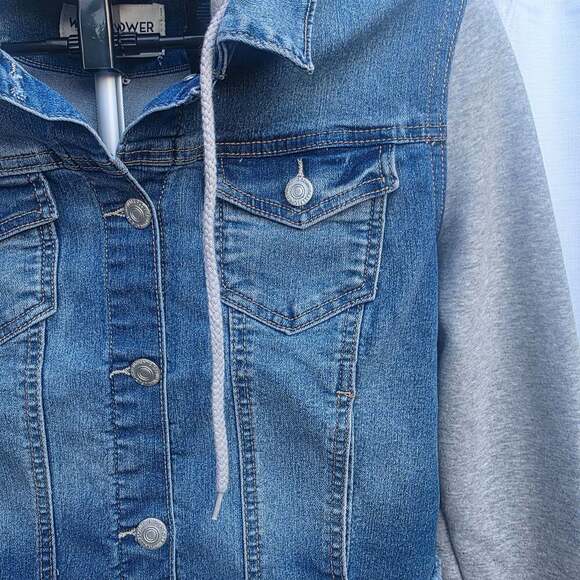 WallFlower Juniors Crop Denim Jacket with Fleece Hood & Sleeves Medium - Picture 6 of 7
